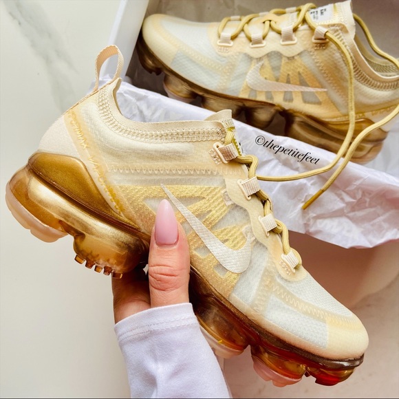 Nike Shoes - NWT Nike Air Vapormax